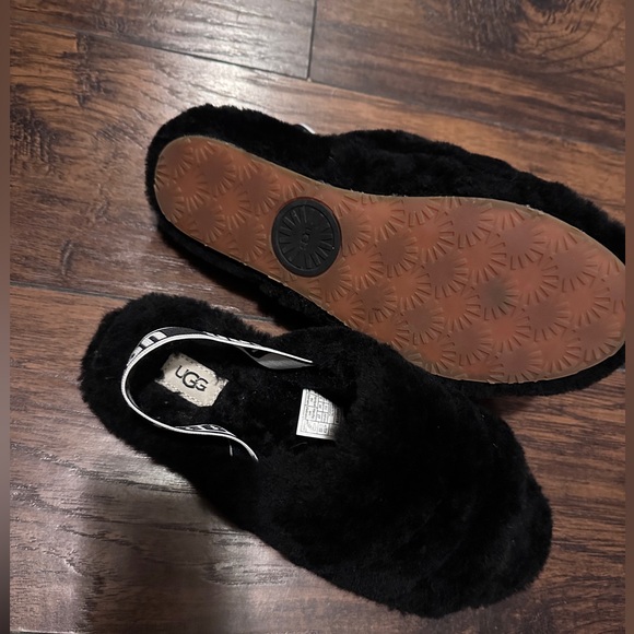 UGG Slippers - Picture 3 of 4